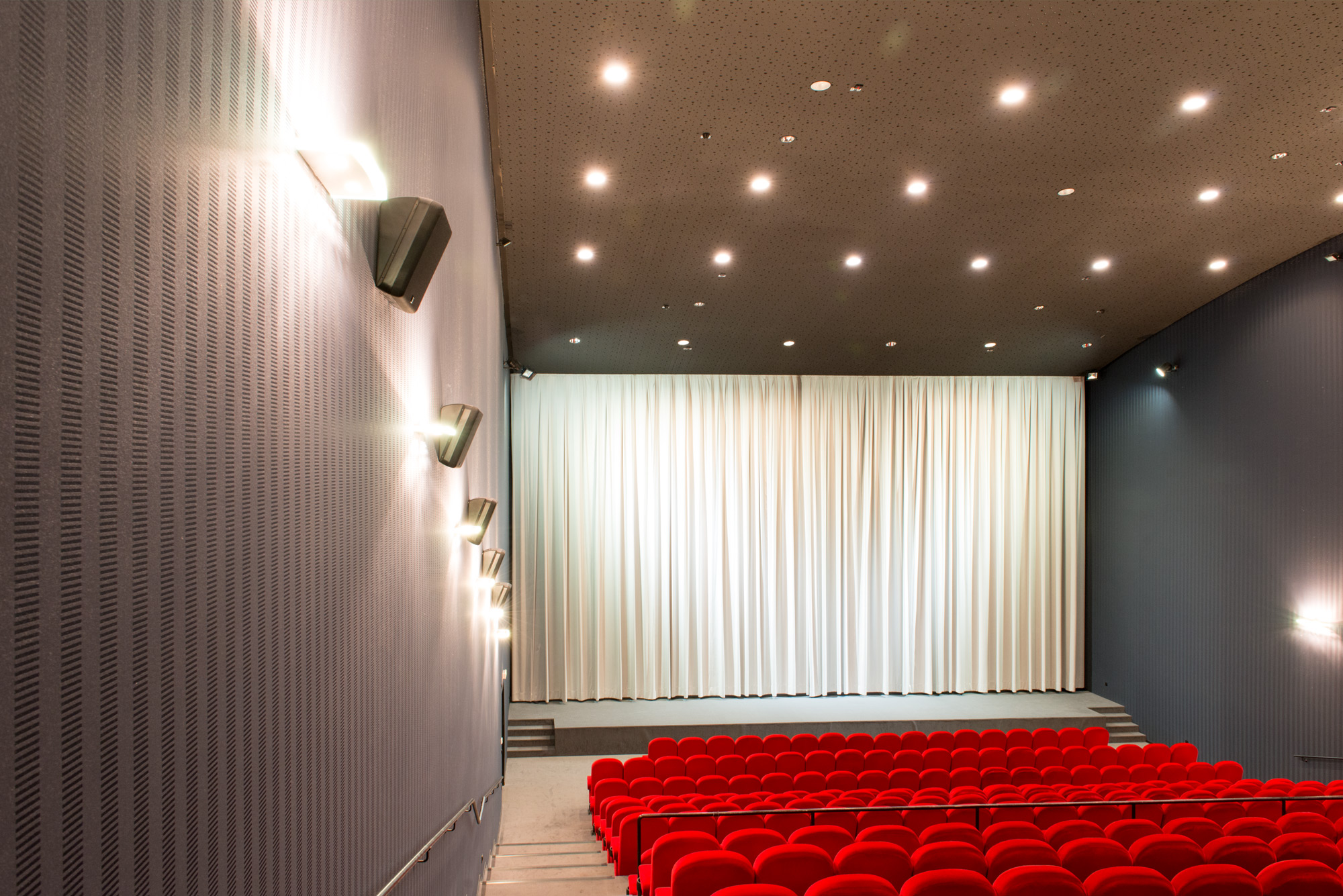 Kino 3 mit 309 Plätzen, 100 qm großer Leinwand und Soundqualität nach THX-Norm